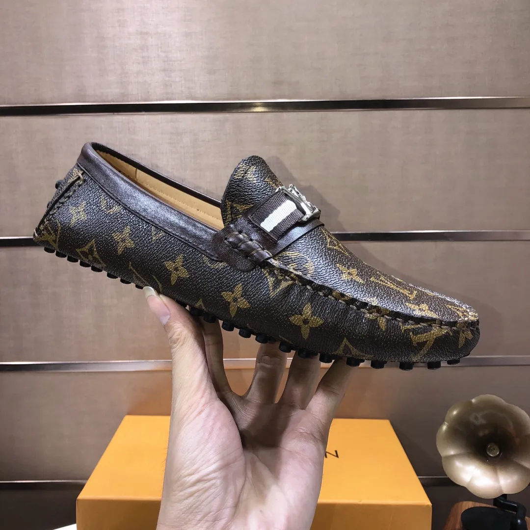 Men's men's shoes 💰420💰 [LV Doudou shoes] (water-dyed cowhide lining) new model is on the market, available on the official website. The new Doudou shoes are processed into single-color materials, and the uppers are made of imported special materials. The body of the shoe is fully hemmed with mark thread, and is lined with imported original cowhide leather. The elegant shoe shape is super suitable for all-matching, and the size is 38-44.